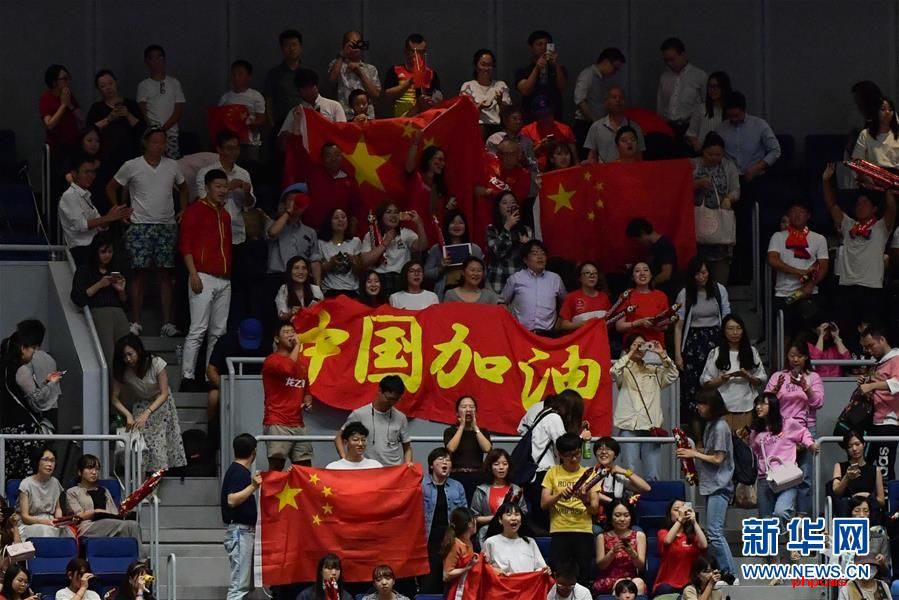 （体育）（13）排球——女排世界杯：中国队胜日本队