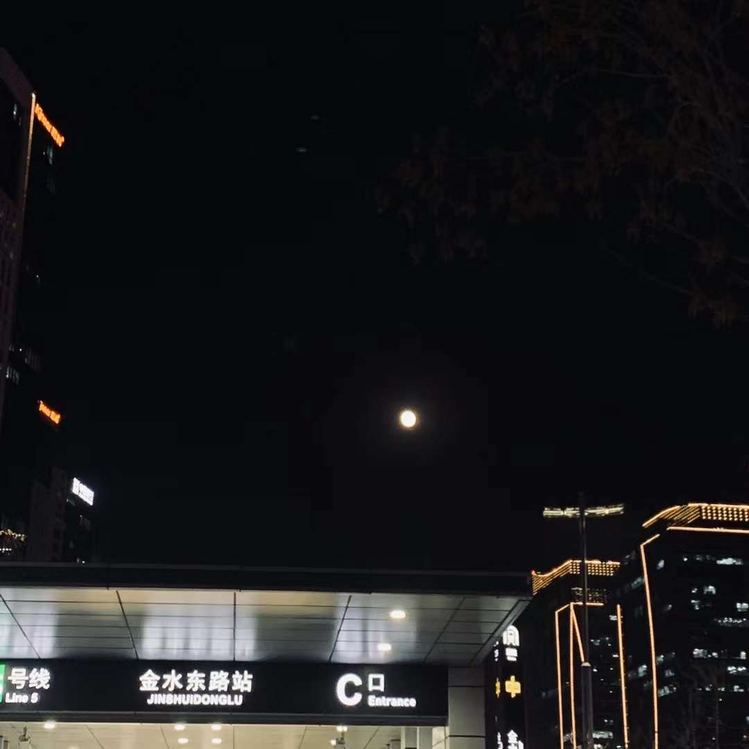 武汉地铁5号线：全自动驾驶、特色车站成城市景点